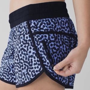 Lululemon Tracker Short Ace Spot Lullabye Purple Black Lined